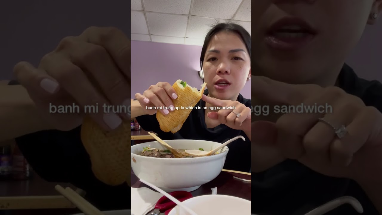 Follow these 2 rules when eating pho (Vietnamese beef noodle soup)