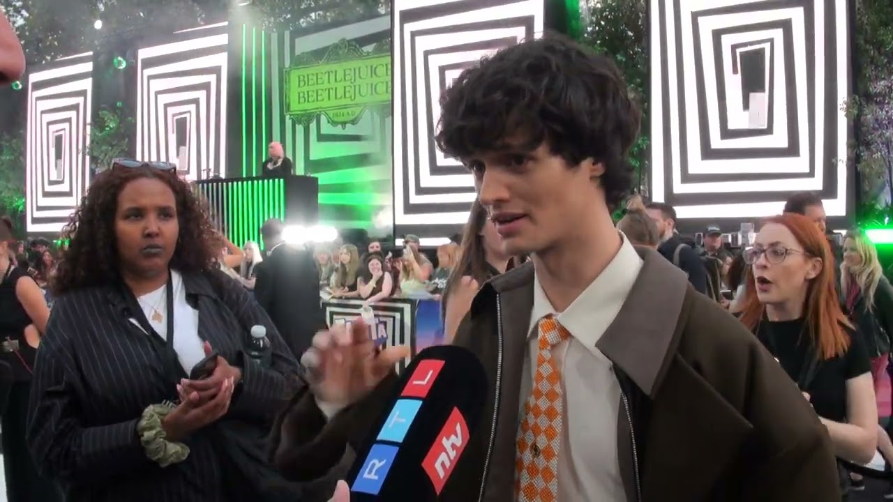 BEETLEJUICE BEETLEJUICE Interview ARTHUR CONTI about kissing Jenna Ortega - Jeremy & Astrid Kiss