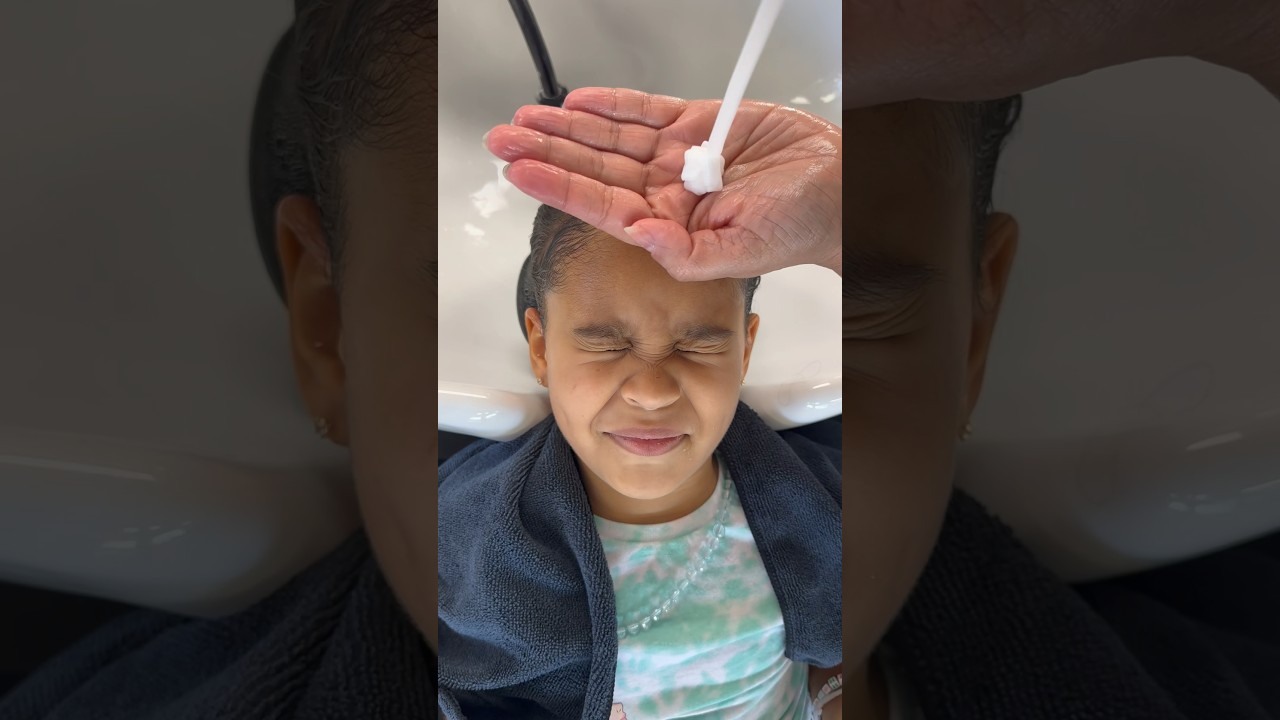 Hairstylist gives 4 year old a luxury hair treatment #curlyhair #curlyhairroutine
