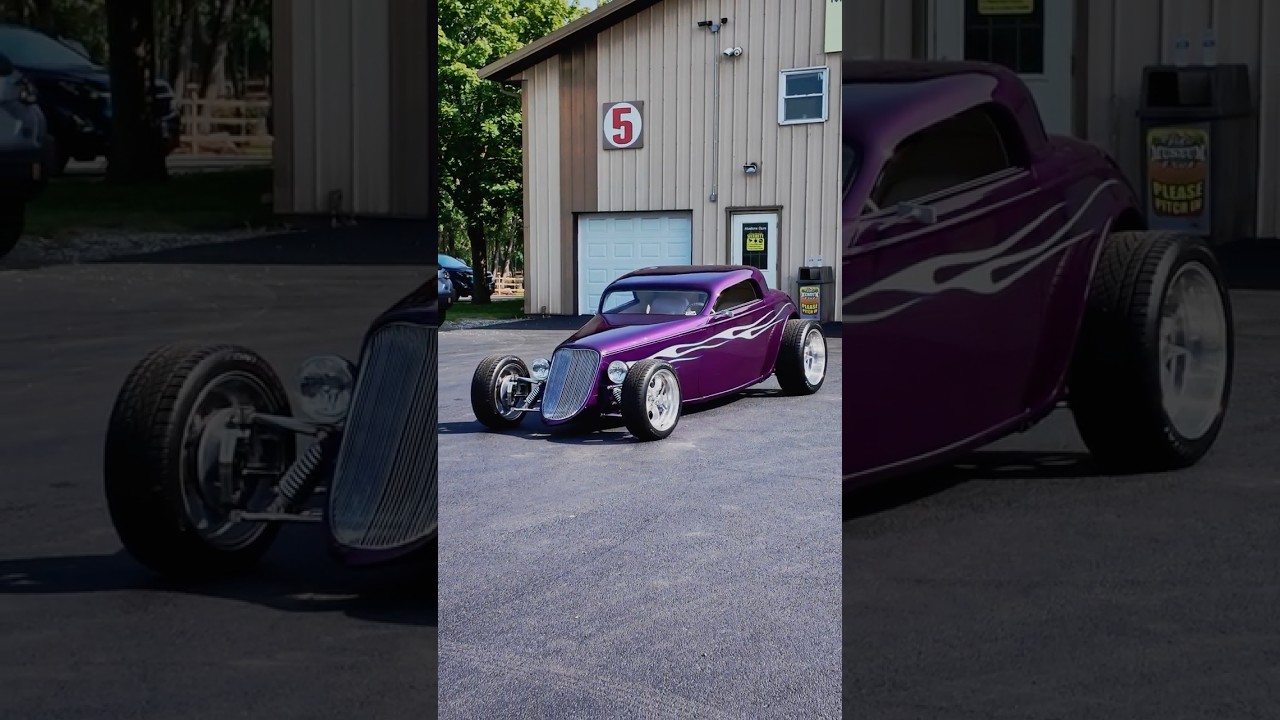 1933 Ford Custom For Sale | Volo Museum V21887