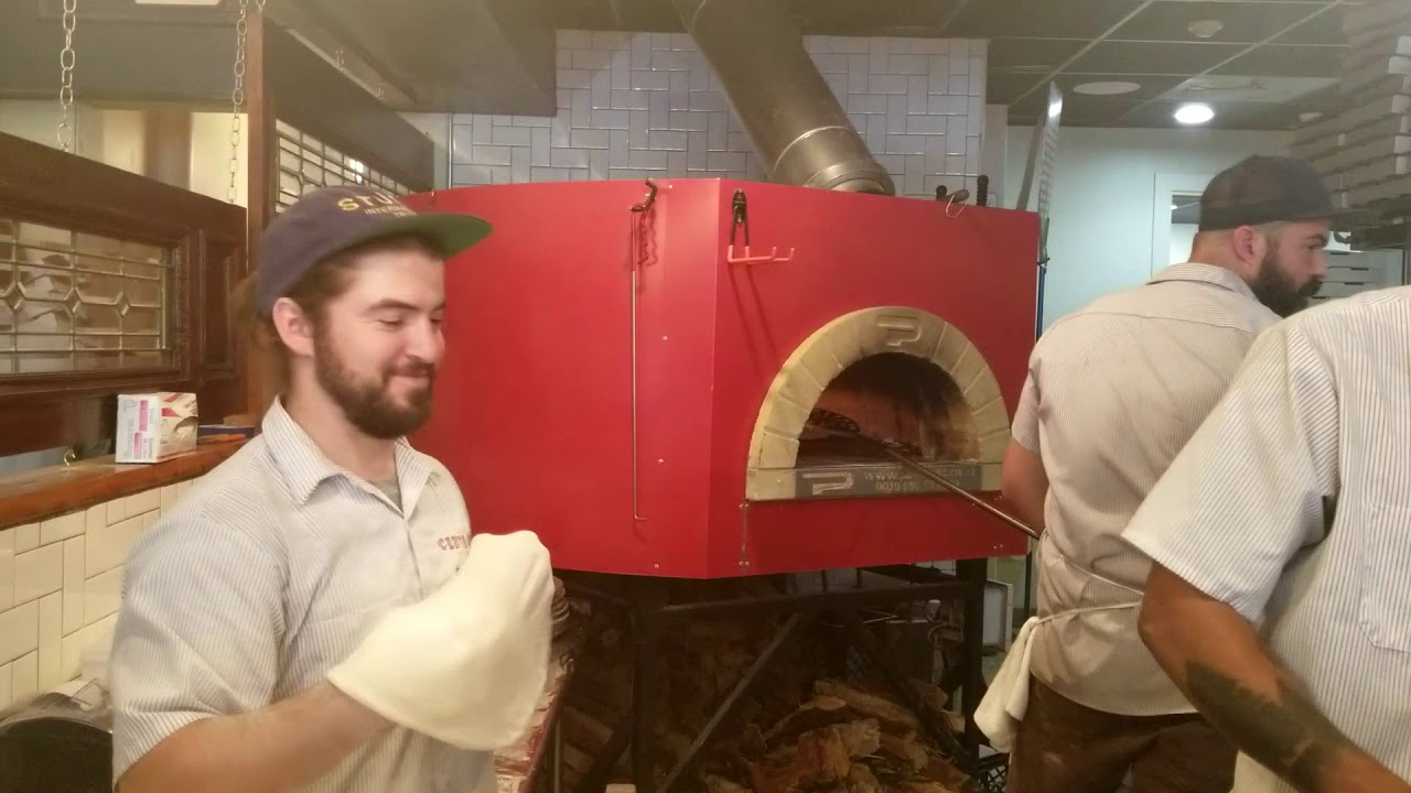 Central Pizza & Bar review - French and English