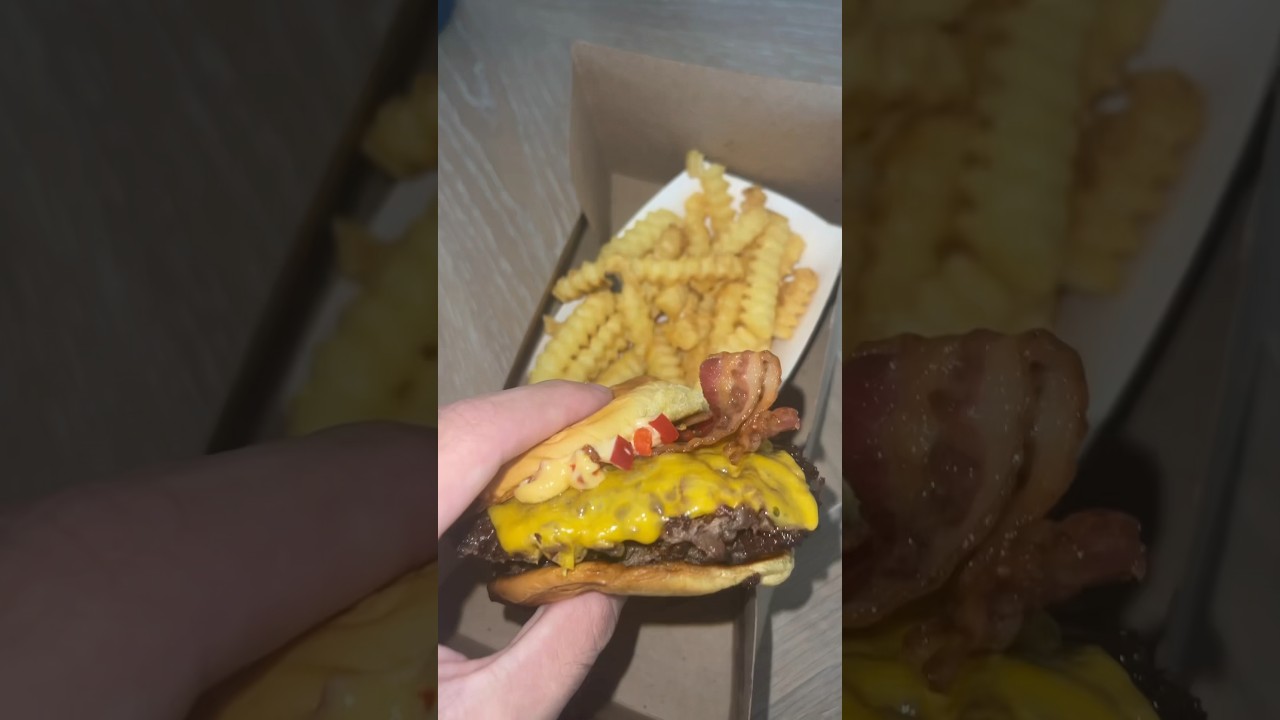 The Classic SmokeShack from ShakeShack! 😍🔥 #shakeshack #cheeseburger #shakeshackburger