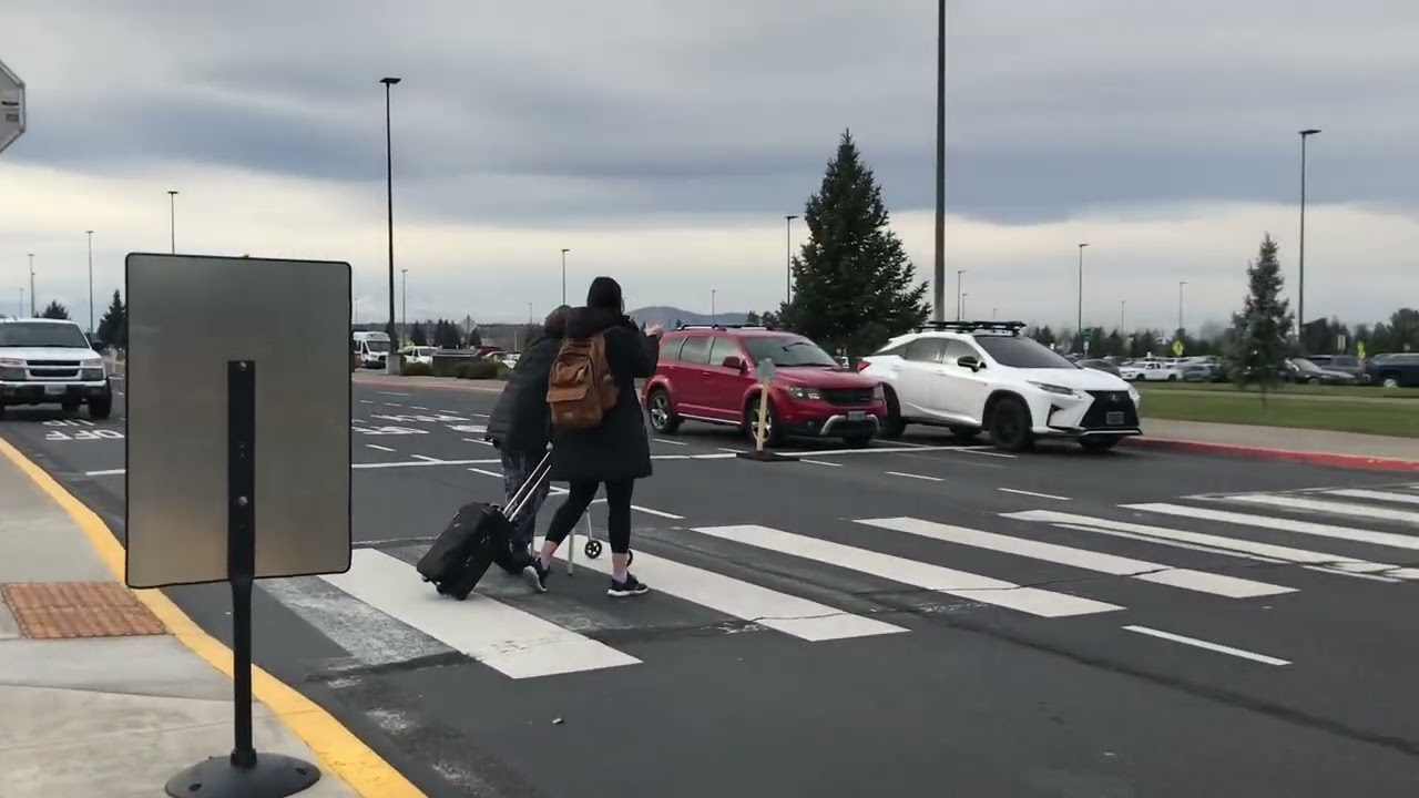 (RDM) Redmond / Bend Oregon, Airport / Terminal walk through (11/09/2023)