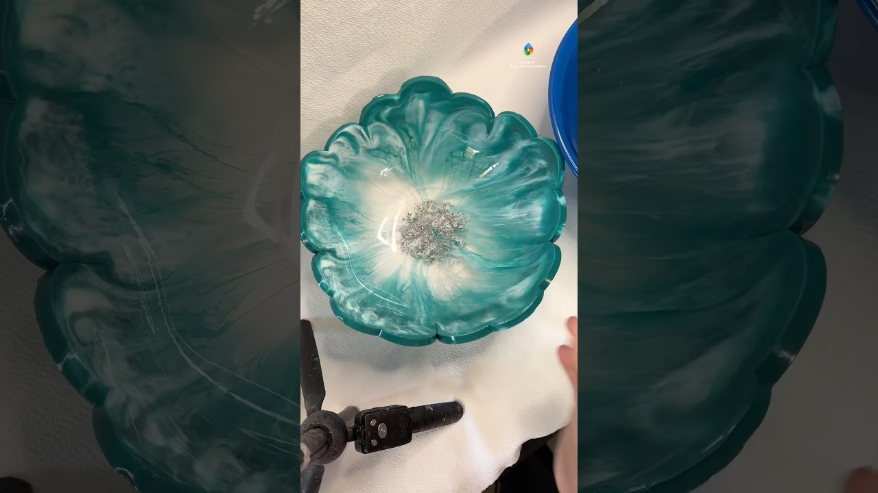 Making a Flower Bowl with #CraftResin #epoxyresin #resinart #resincraft #epoxy #resinblooms #resin