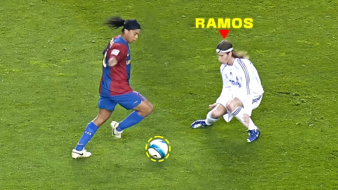 LEGENDARY Skills By Ronaldinho 😲